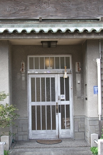亀田利三郎薬舗 現 ゲストハウス錺屋 近代建築を訪ねて 近代建築 近代化遺産 レトロな建物