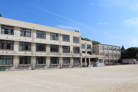 旧京都市立月輪小学校: 近代建築を訪ねて（近代建築・近代化遺産